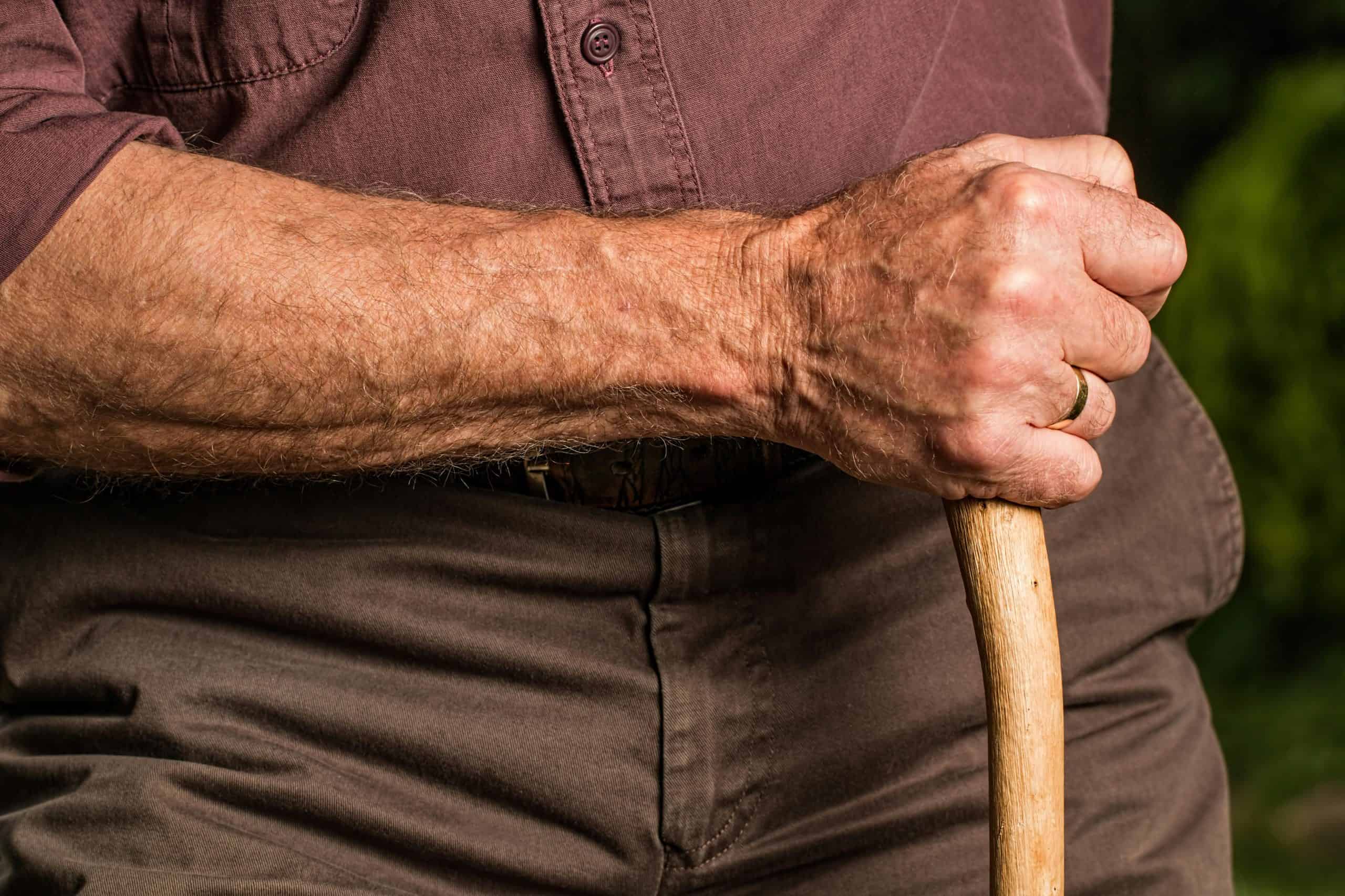 elder hands3